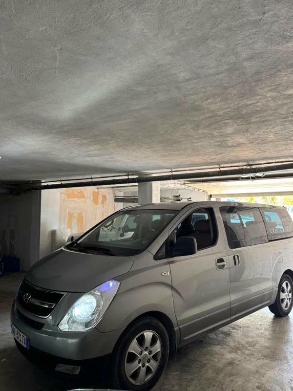 Hyundai H-1 Starex