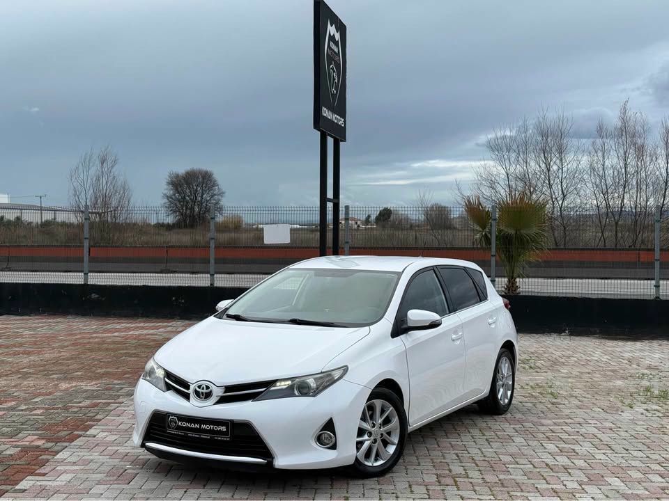 Toyota Auris 2013 - foto 1