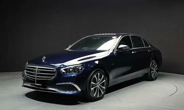 Mercedes-Benz E-Class 2021 - foto 1