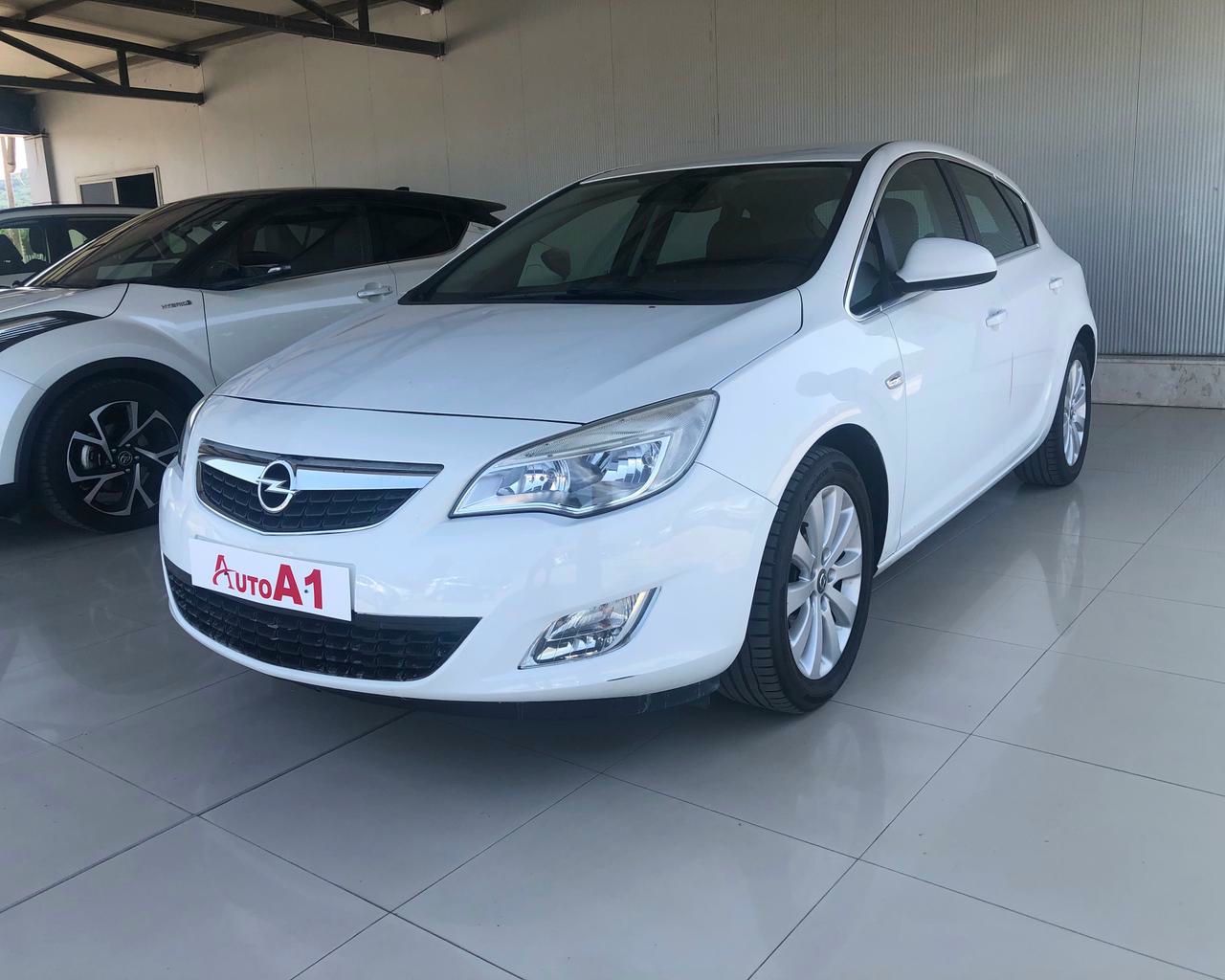 Opel Astra 2010 - foto 1