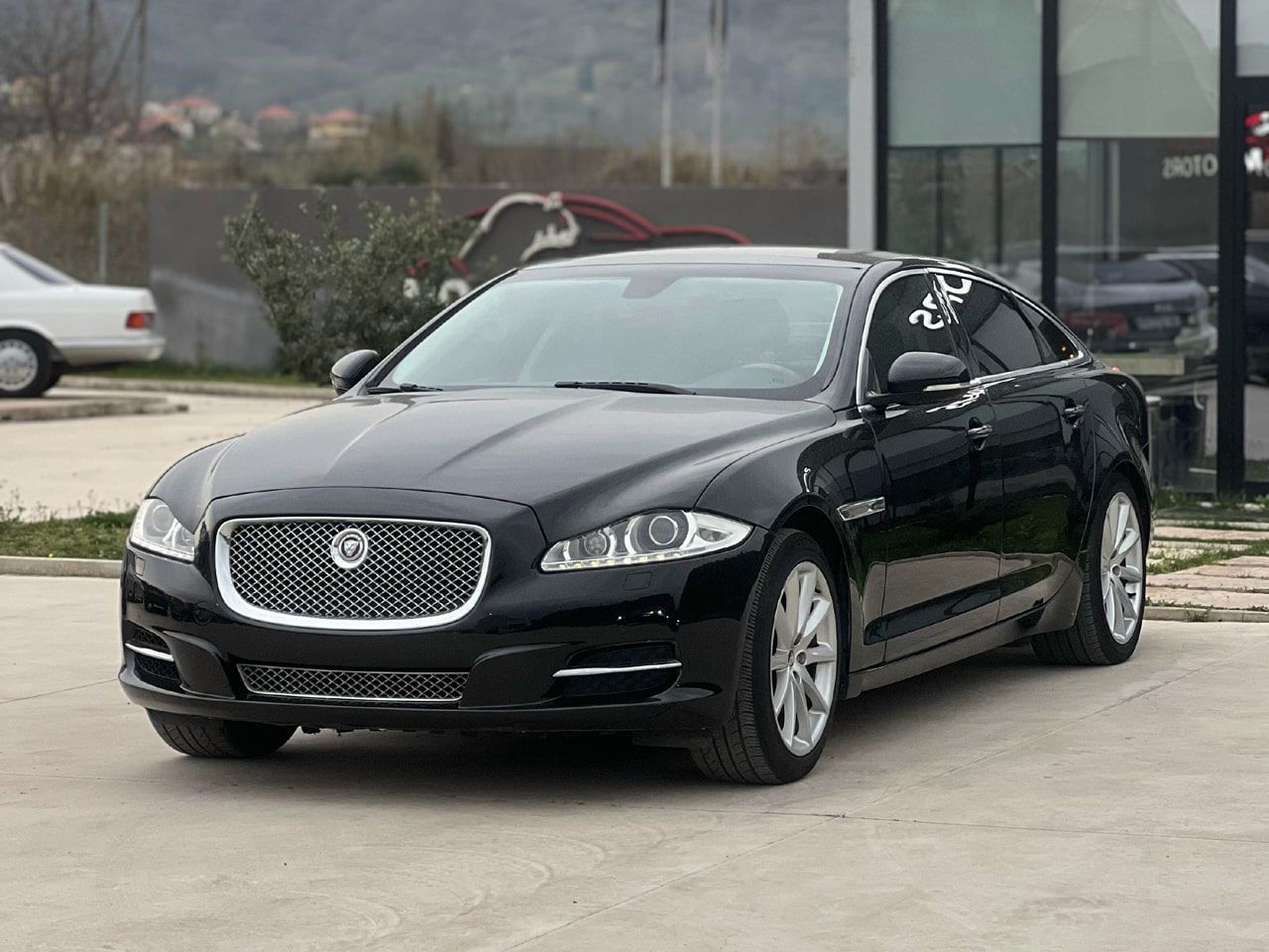 Jaguar XJ 2010 - foto 1