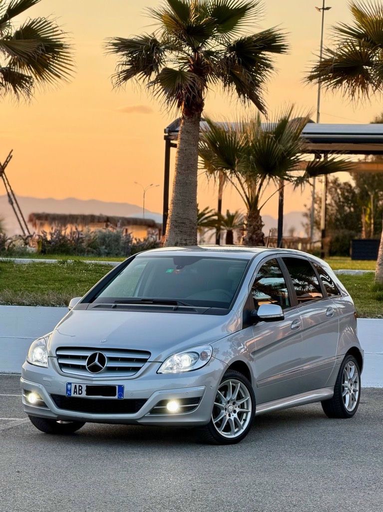 Mercedes-Benz B-Class 2011 - foto 1