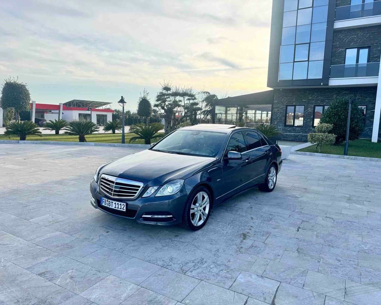Mercedes-Benz E-Class 2011 - foto 1