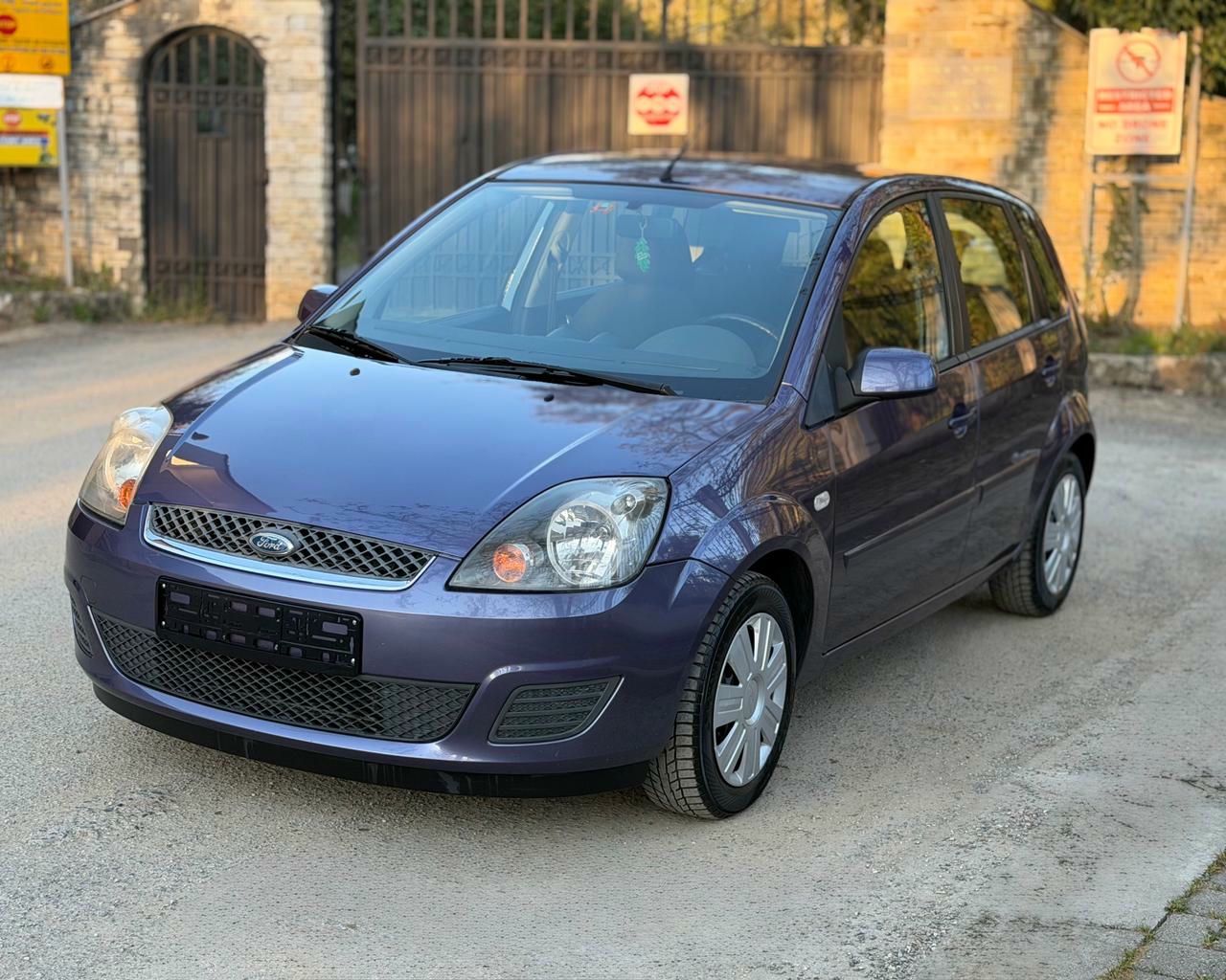Ford Fiesta 2008 - foto 1