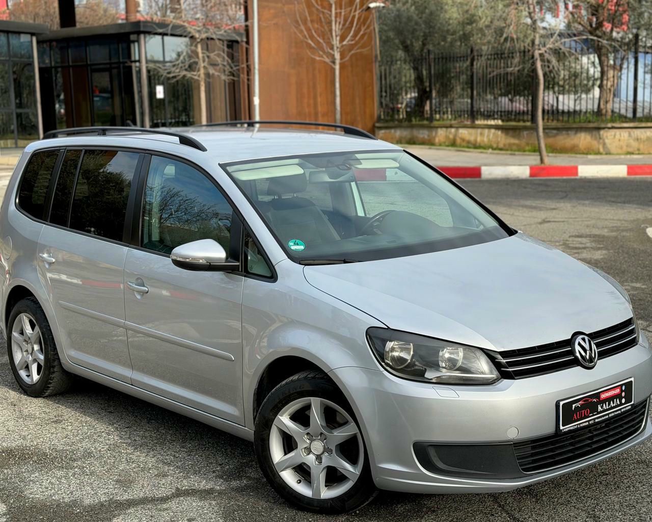 Volkswagen Touran 2012 - foto 1