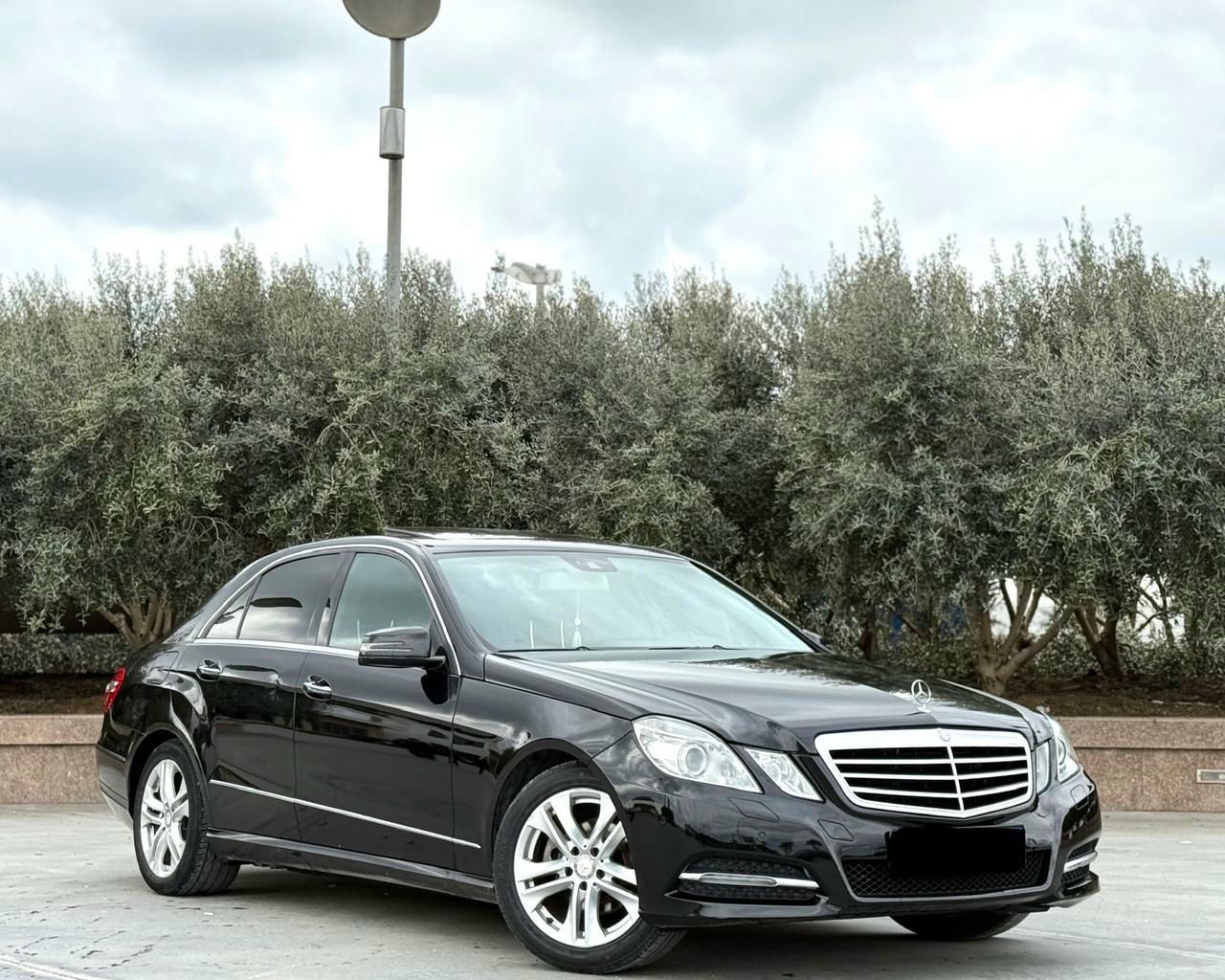 Mercedes-Benz E-Class 2012 - foto 1