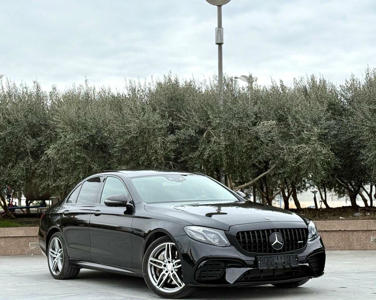 Mercedes-Benz E-Class 2017 - foto 1