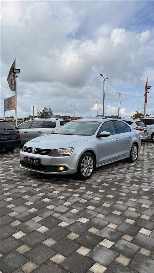 Volkswagen Jetta 2011 - foto 1