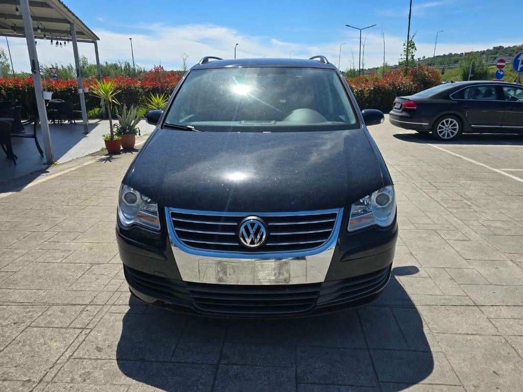 Volkswagen Touran 2008 - foto 1