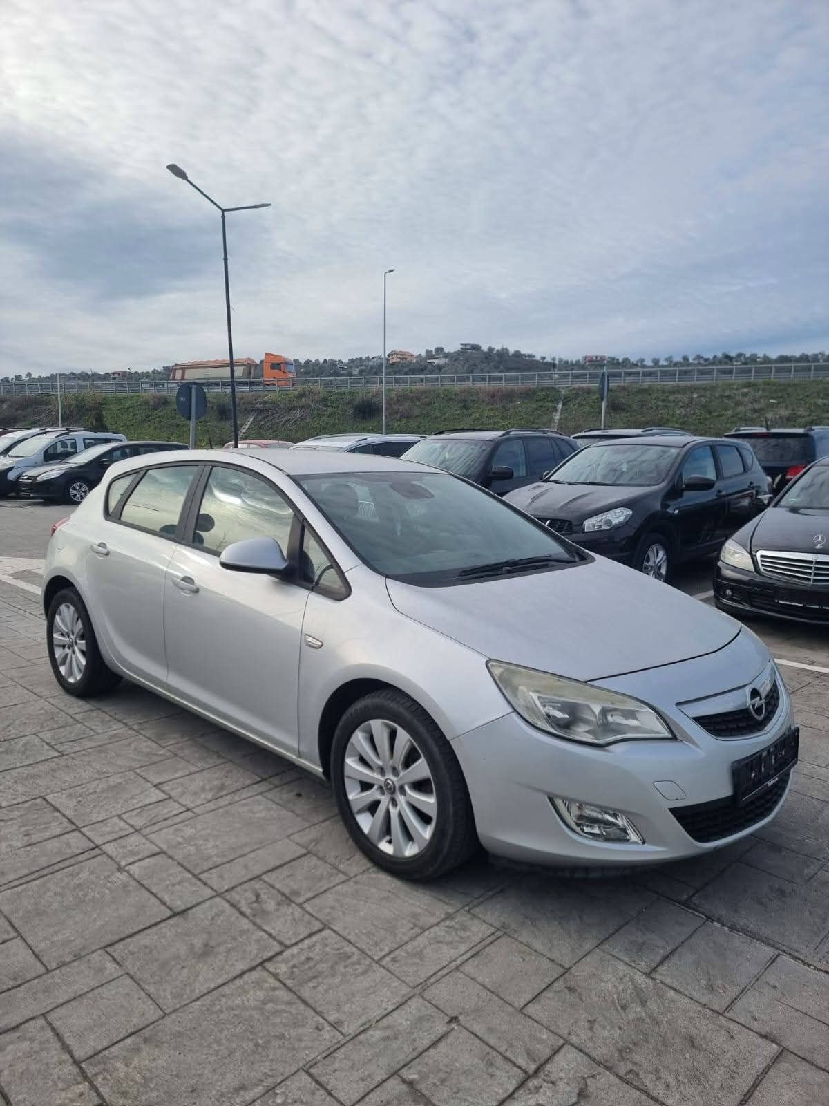 Opel Astra 2010 - foto 1