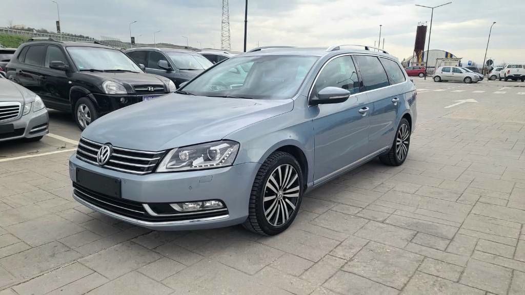 Volkswagen Passat 2012 - foto 1