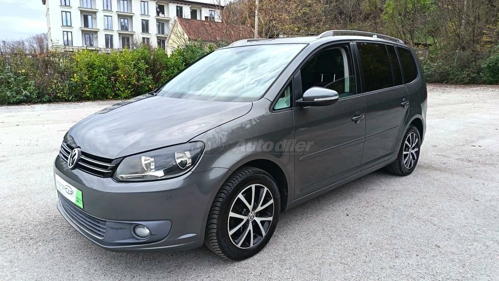 Volkswagen Touran 2011 - foto 1