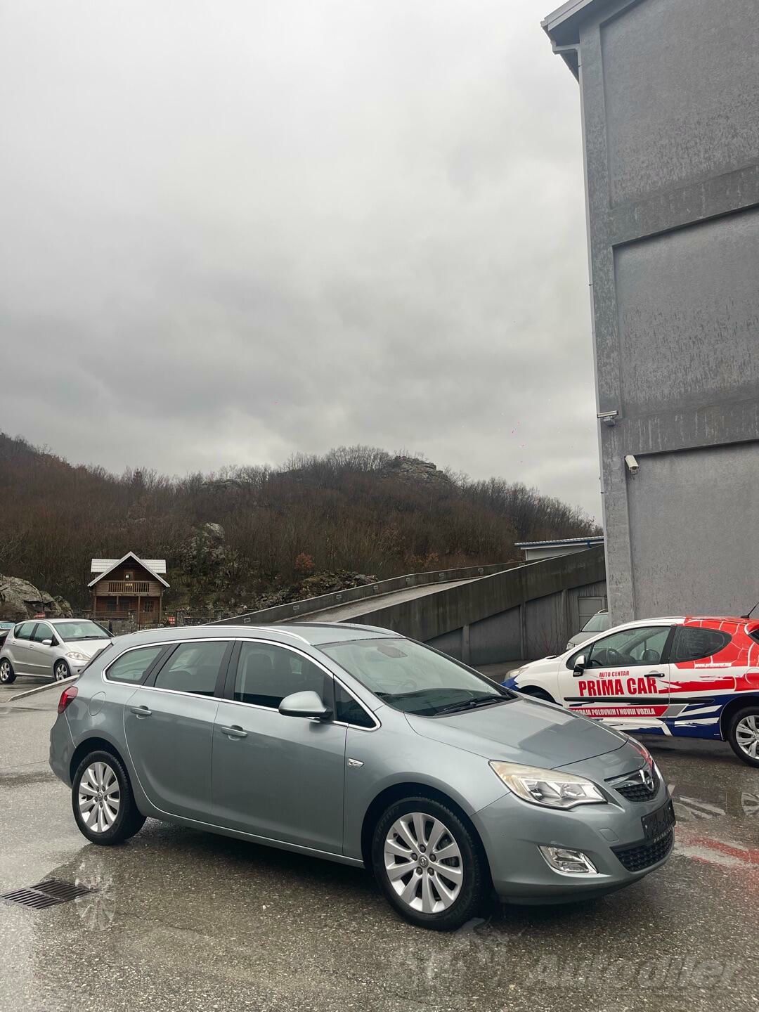 Opel Astra 2011 - foto 1
