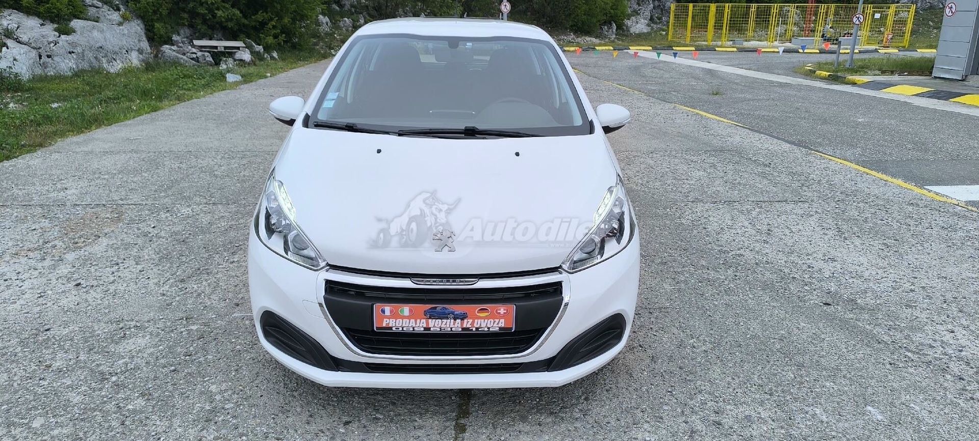 Peugeot 208 2018 - foto 1
