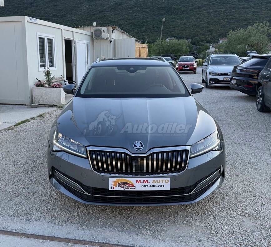 Skoda Superb 2022 - foto 1