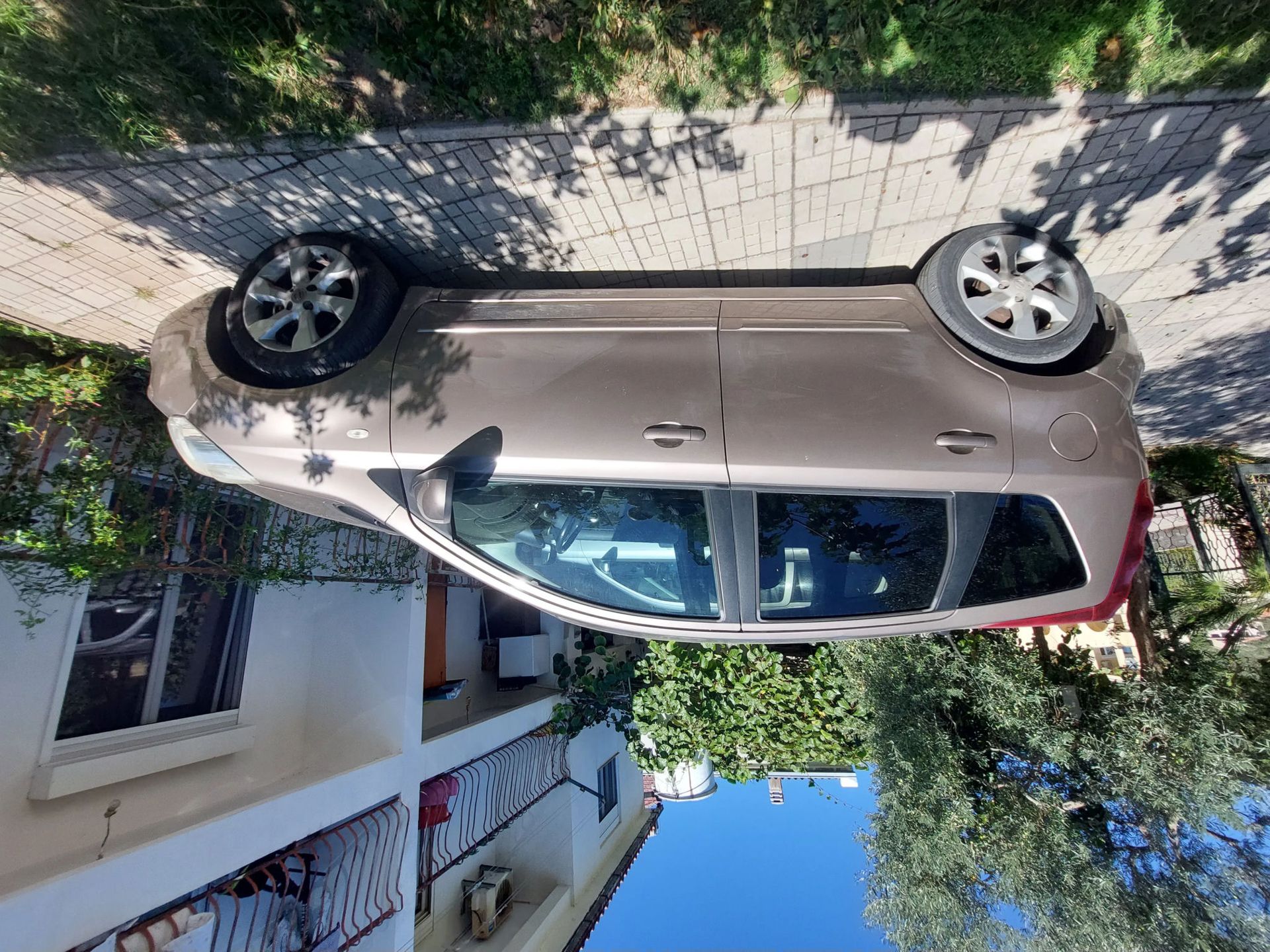 Nissan Note 2010 - foto 1
