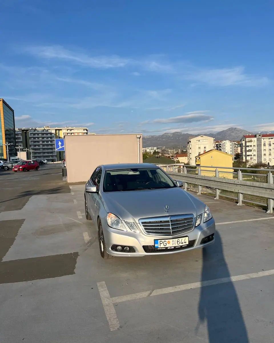 Mercedes-Benz E-Class 2009 - foto 1