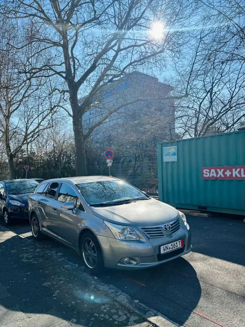 Toyota Avensis 2012 - foto 1