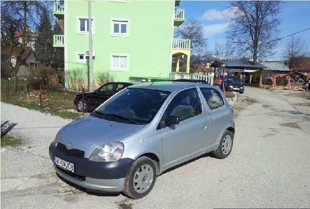 Toyota Yaris 2002 - foto 1
