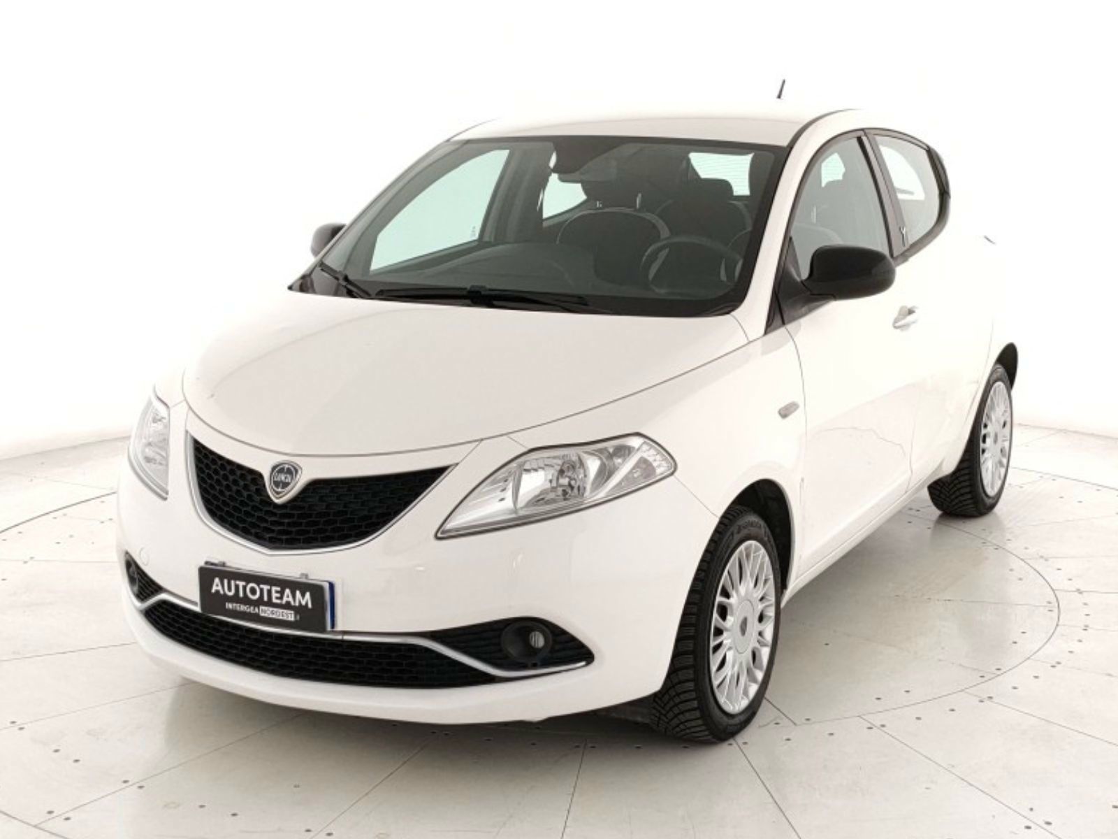 Lancia Ypsilon 2017 - photo 1