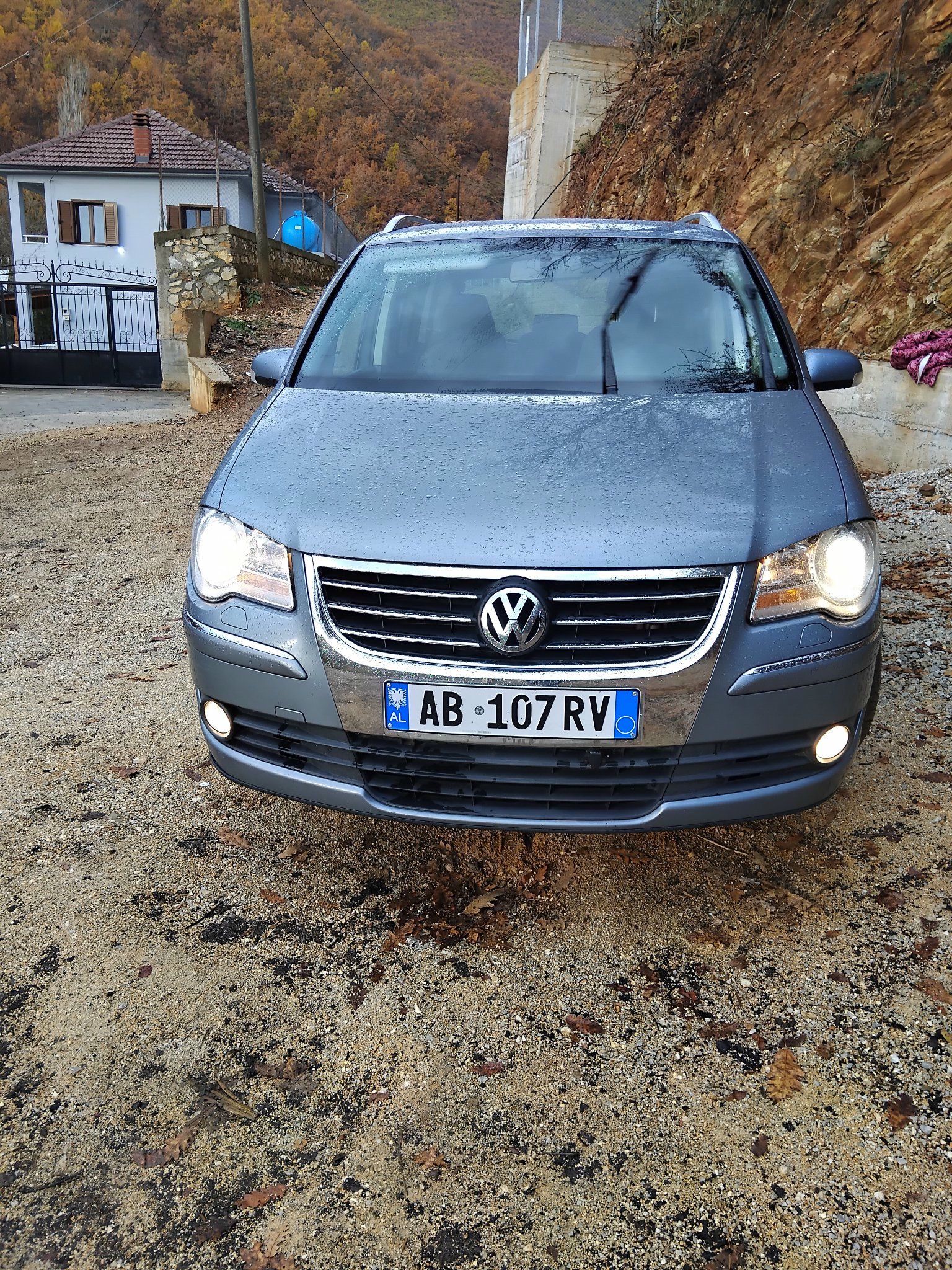VOLKSWAGEN Touran 2008 - foto 1