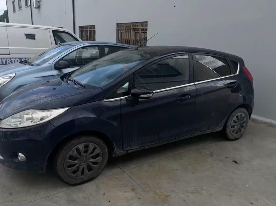 FORD Fiesta 2010 - foto 1