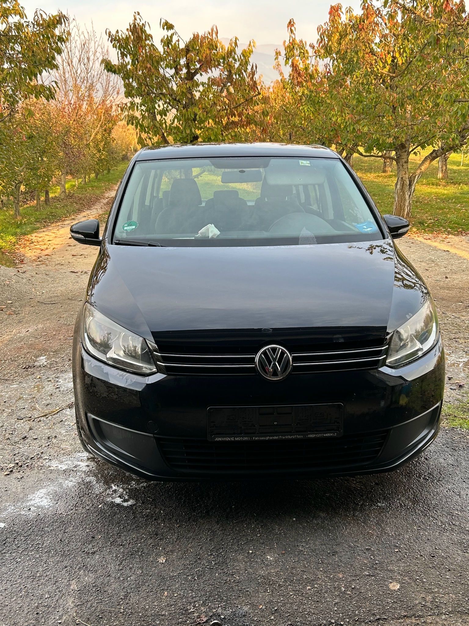 VOLKSWAGEN Touran 2011 - foto 1