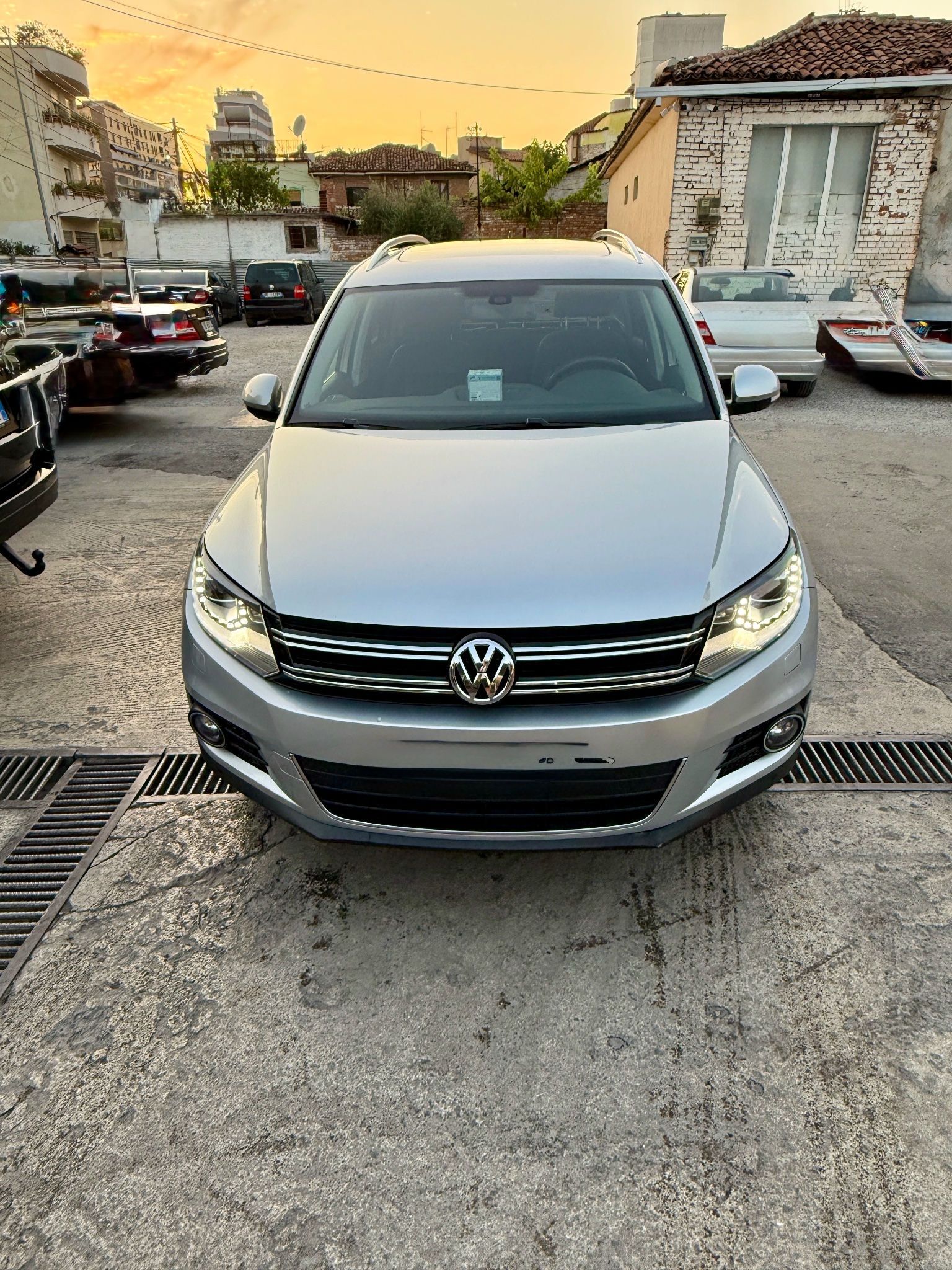 VOLKSWAGEN Tiguan 2012 - foto 1