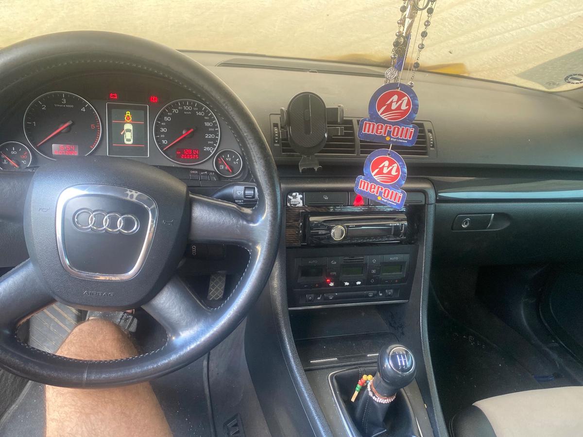 AUDI A4 2003