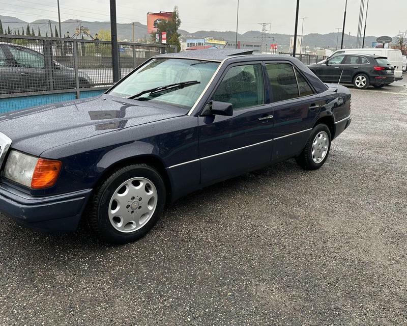 Mercedes-Benz E-Class 1993