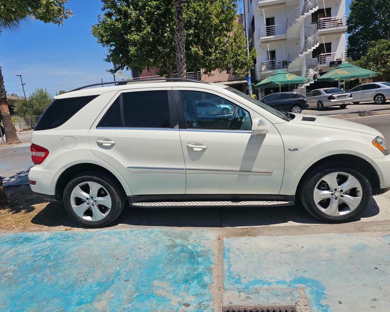 Mercedes-Benz ML-Class 2010
