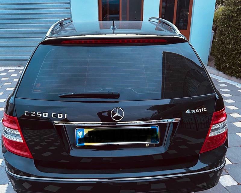 Mercedes-Benz C-Class 2011