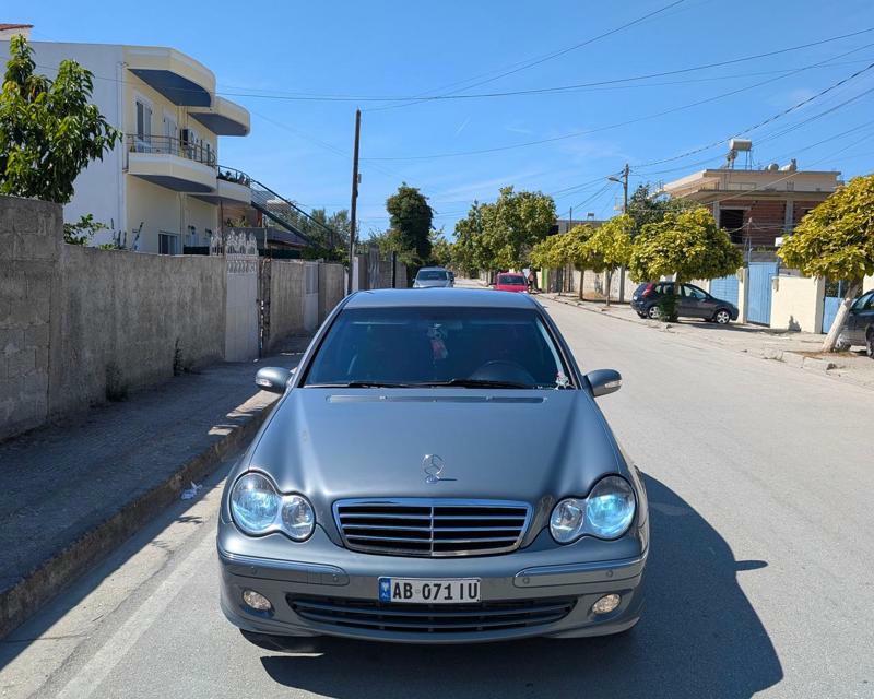 Mercedes-Benz C-Class 2004