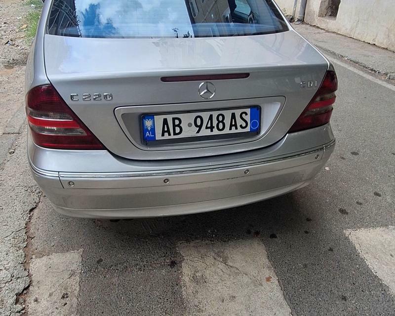 Mercedes-Benz C-Class 2005