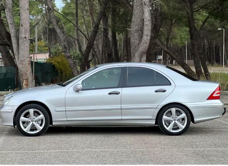 Mercedes-Benz C-Class 2005