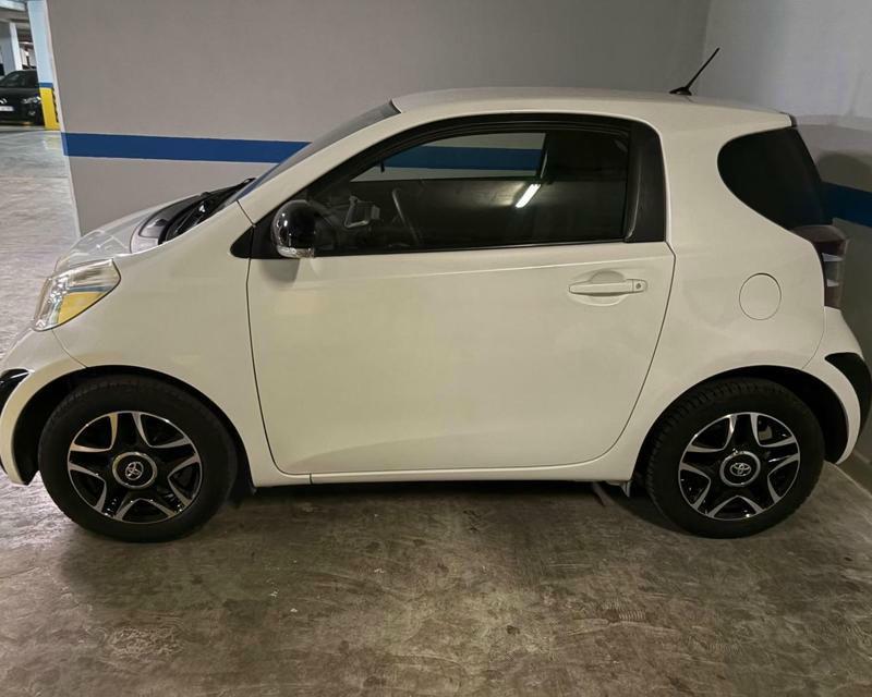 Toyota iQ 2011