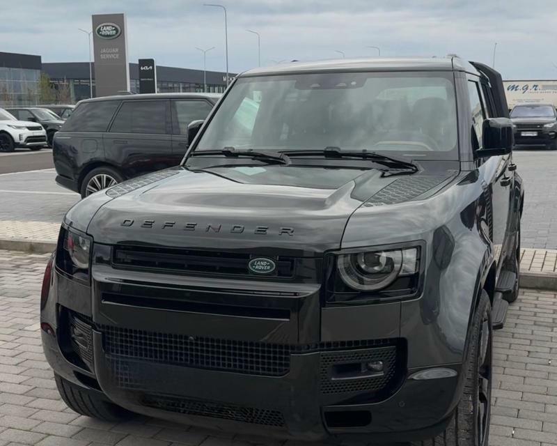 Land Rover Defender 2024