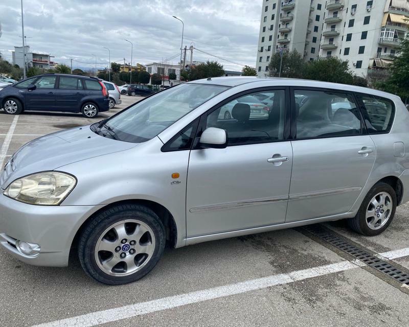 Toyota Avensis Verso 2003