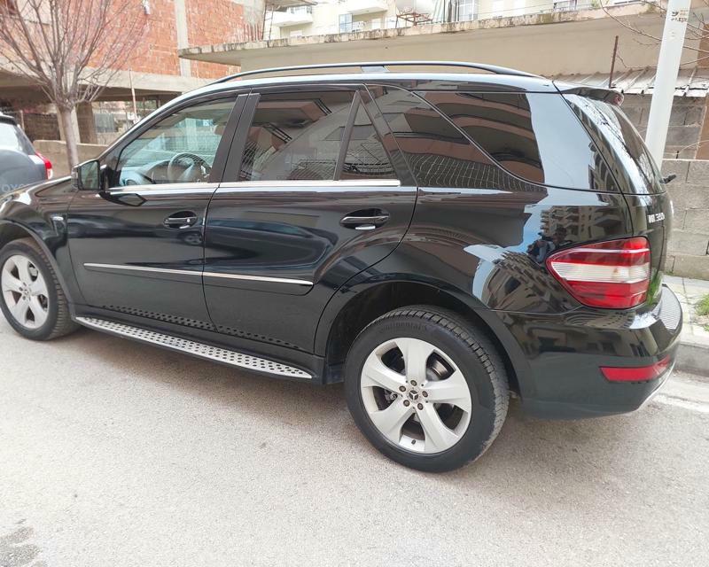 Mercedes-Benz ML-Class 2011